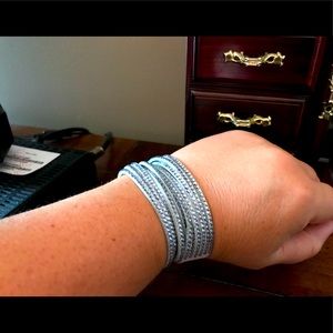 Leather bracelet with the rhinestones